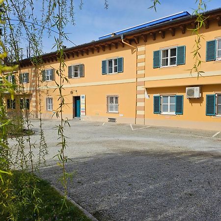 White Flat By Grazrentals With Cool Location & Free Parking Buitenkant foto