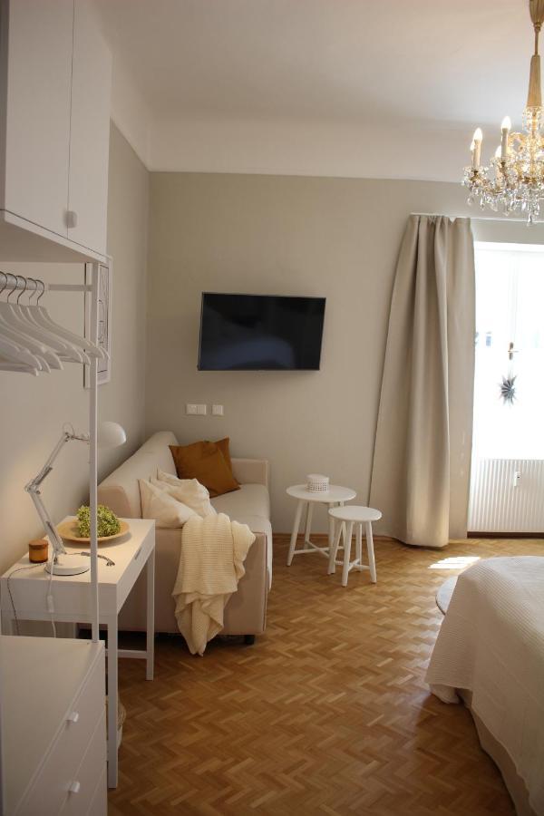 White Flat By Grazrentals With Cool Location & Free Parking Buitenkant foto