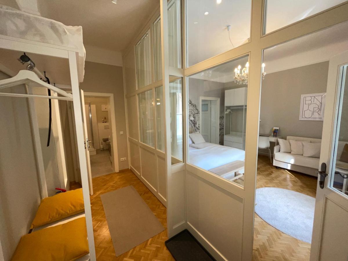 White Flat By Grazrentals With Cool Location & Free Parking Buitenkant foto