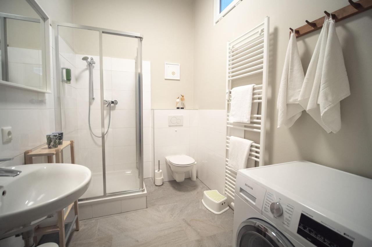 White Flat By Grazrentals With Cool Location & Free Parking Buitenkant foto