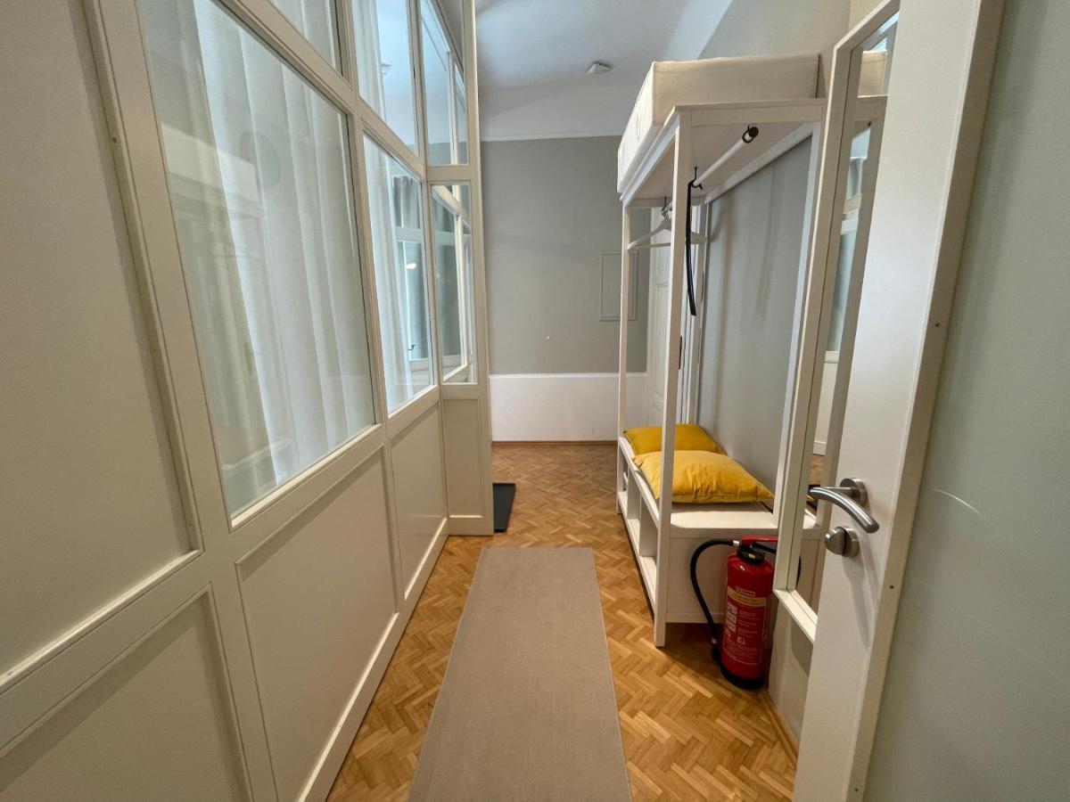 White Flat By Grazrentals With Cool Location & Free Parking Buitenkant foto