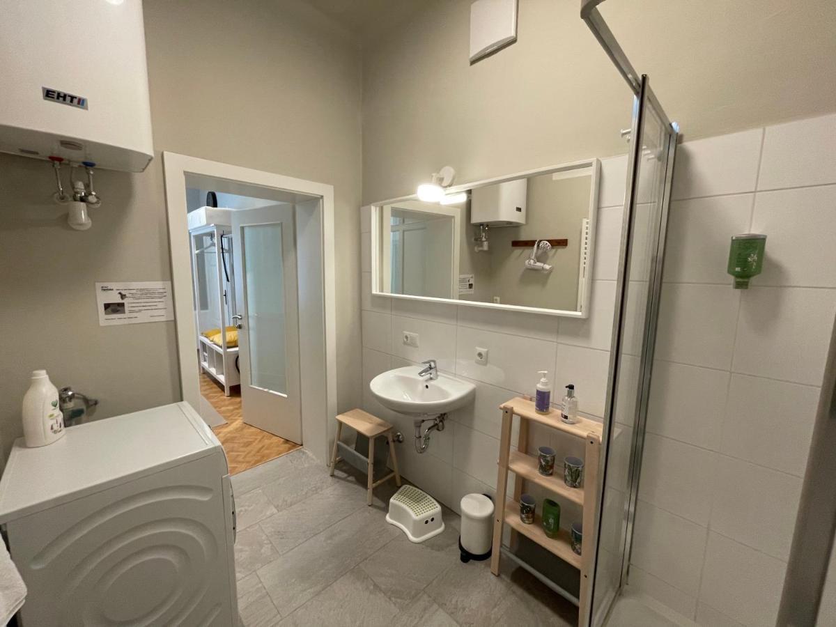 White Flat By Grazrentals With Cool Location & Free Parking Buitenkant foto
