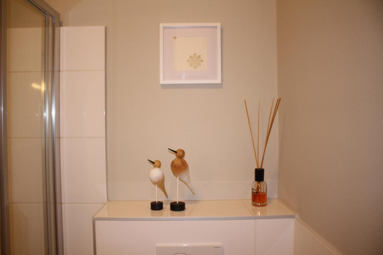 White Flat By Grazrentals With Cool Location & Free Parking Buitenkant foto