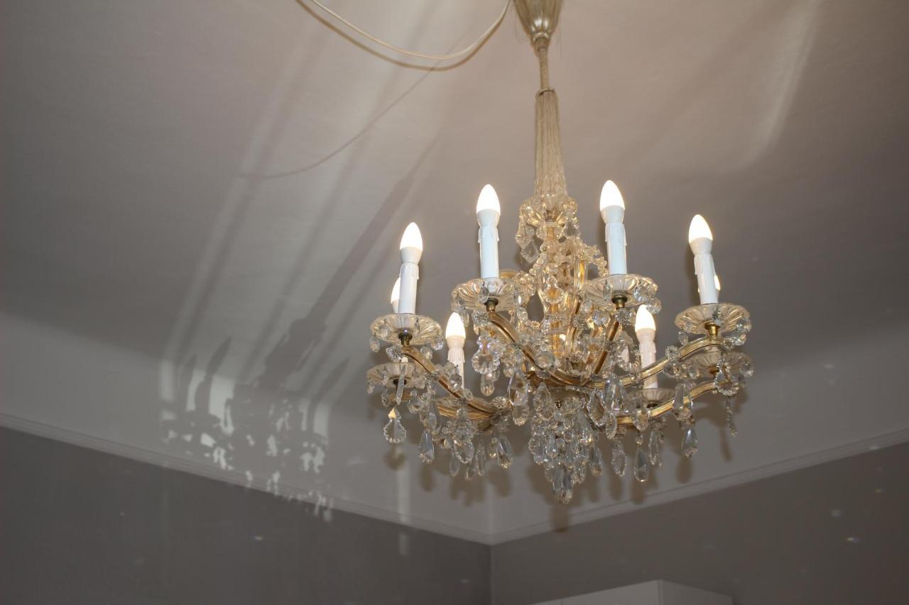 White Flat By Grazrentals With Cool Location & Free Parking Buitenkant foto