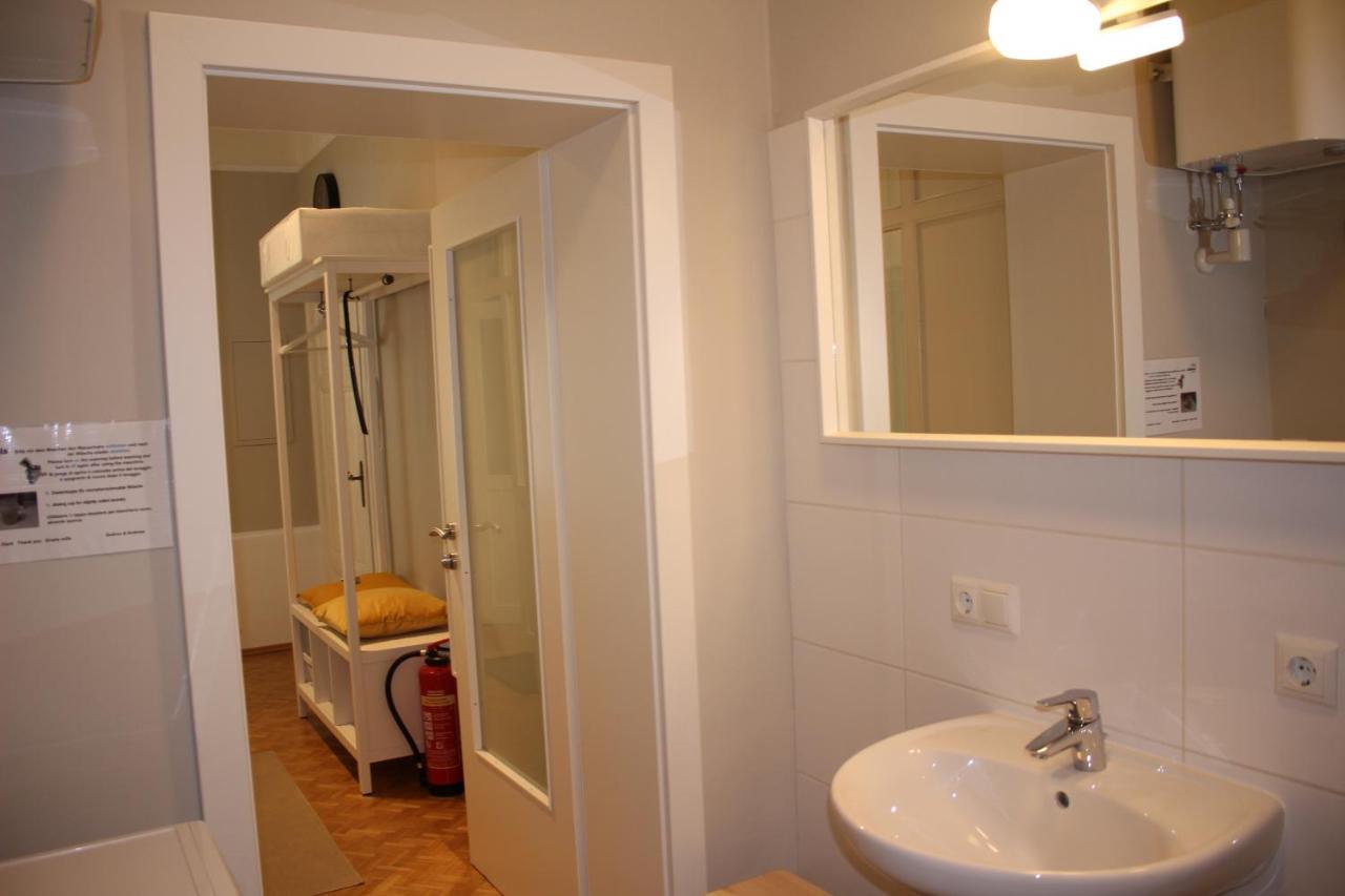 White Flat By Grazrentals With Cool Location & Free Parking Buitenkant foto