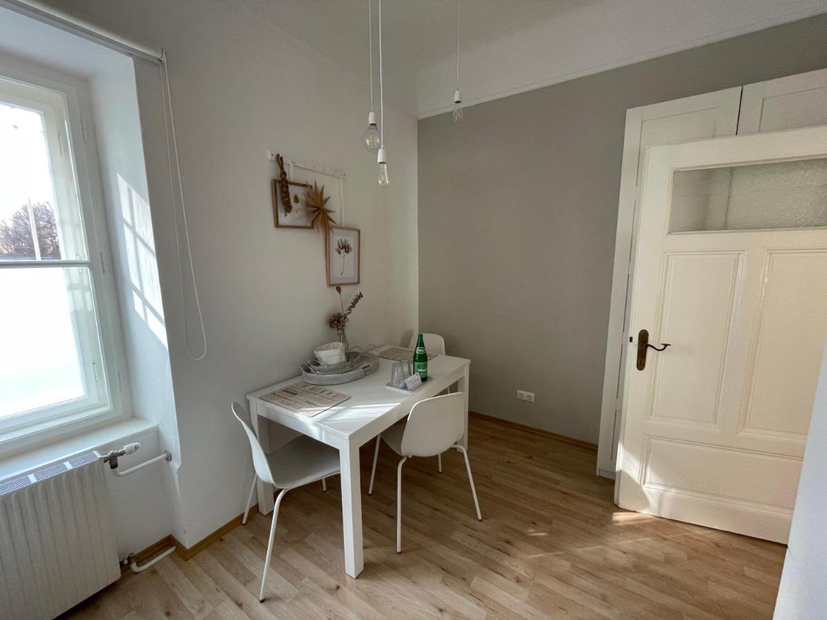 White Flat By Grazrentals With Cool Location & Free Parking Buitenkant foto
