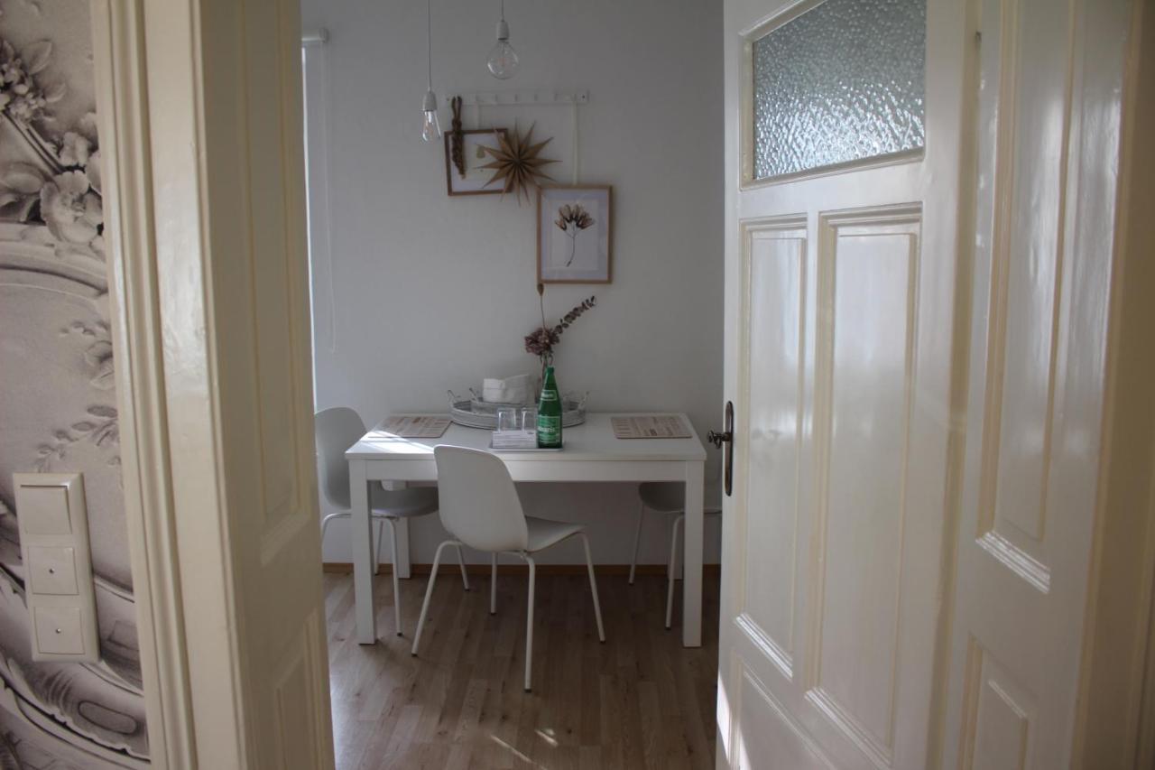 White Flat By Grazrentals With Cool Location & Free Parking Buitenkant foto